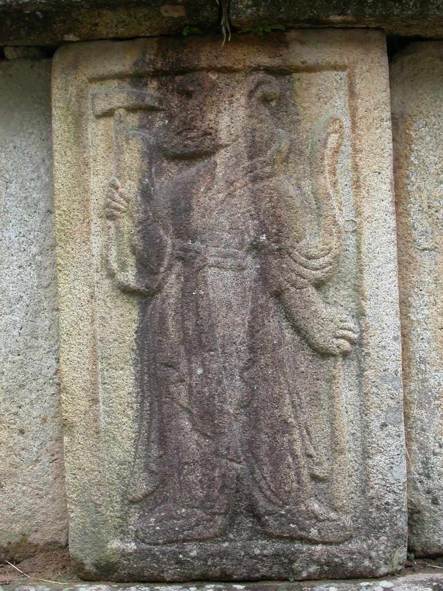 삼재 띠를 정하는 십이지 삼합 — 경주 김유신묘 둘레돌의 십이지신상 부조
