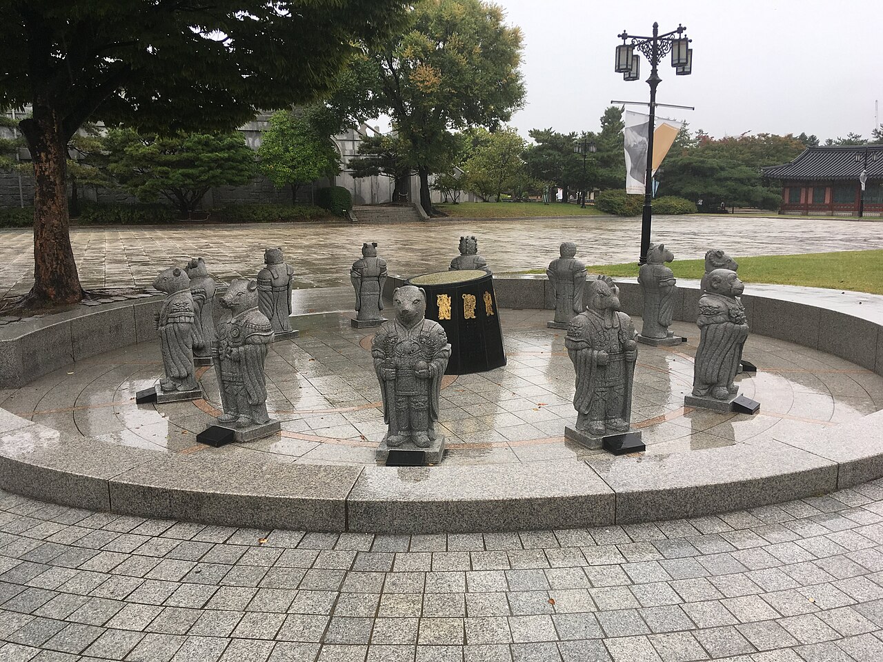 십이지신상으로 읽는 뱀띠 운세의 내력