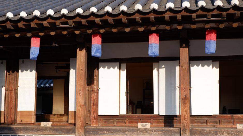 조상 꿈 해몽과 옛 한옥 안방 풍경