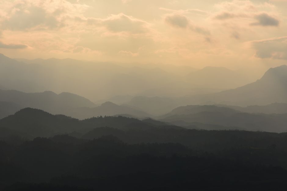 홍수 꿈 옛 설화의 산과 안개