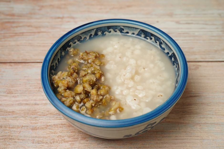 파리 꿈 해몽, 김이 오르는 흰 죽 한 그릇