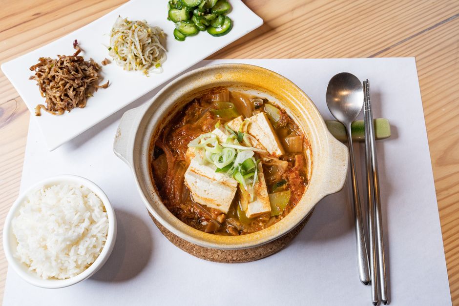 김치 꿈 쉰 김치로 끓인 찌개