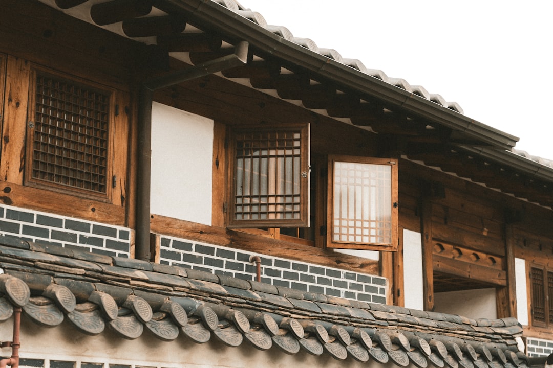 대들보 꿈 해몽의 배경이 되는 한옥 목조 뼈대