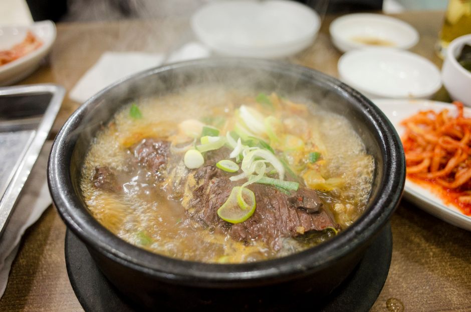 토란 꿈 해몽에서 상에 오른 뚝배기 국 한 그릇